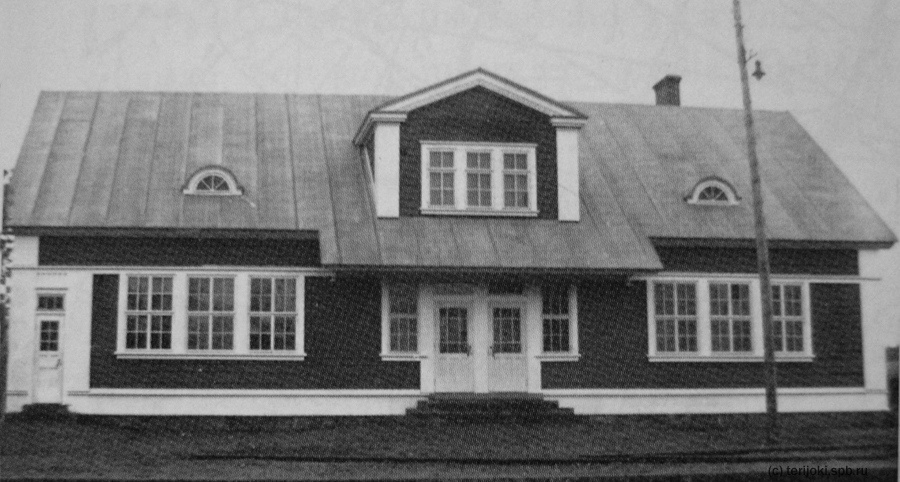 Здание вокзала Хумалйоки, только что перемещённое в Лиевестуоре.Станционная табличка ещё отсутствует. Фото 1929 г.