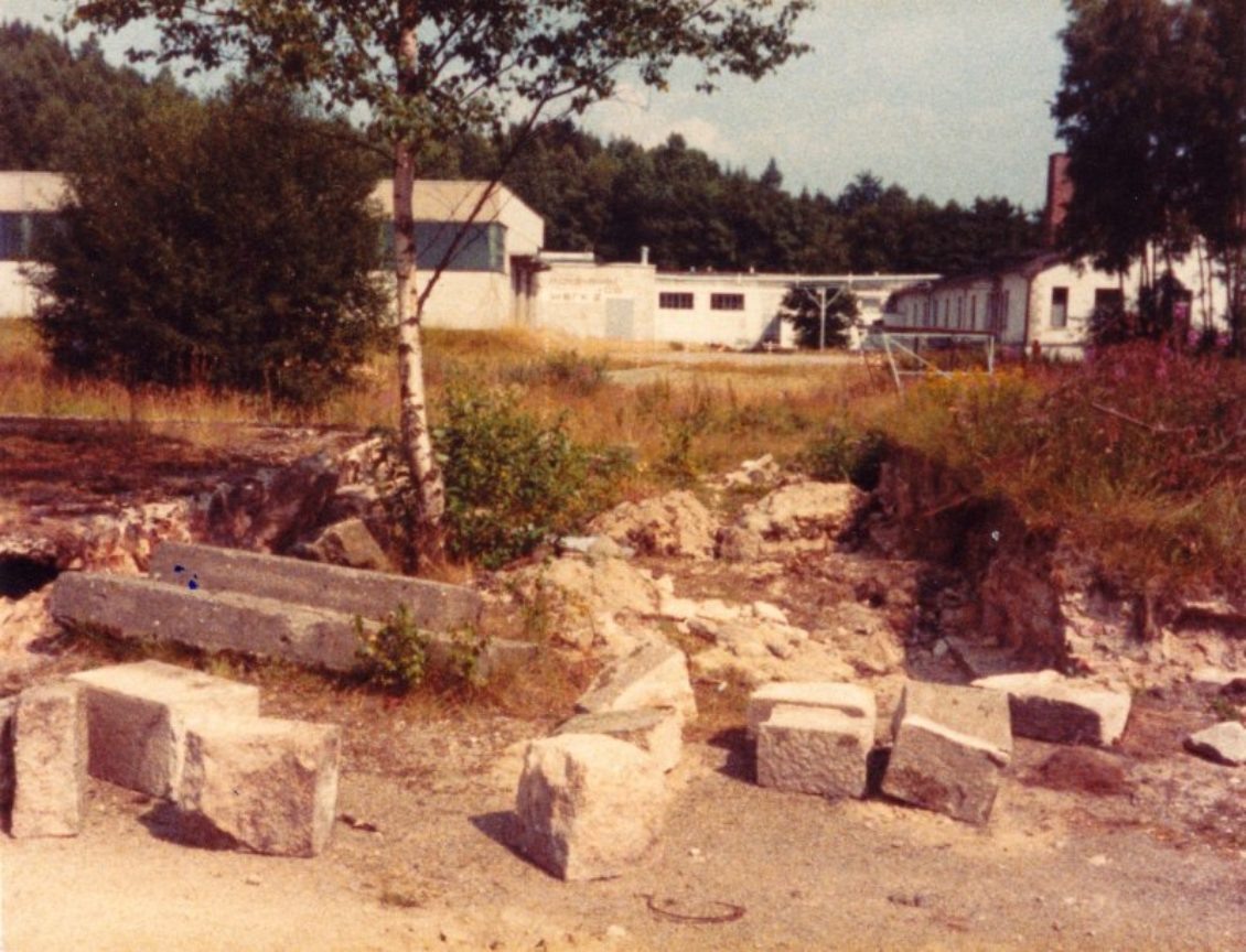 Бывший вход на территорию концлагеря, 1980 год