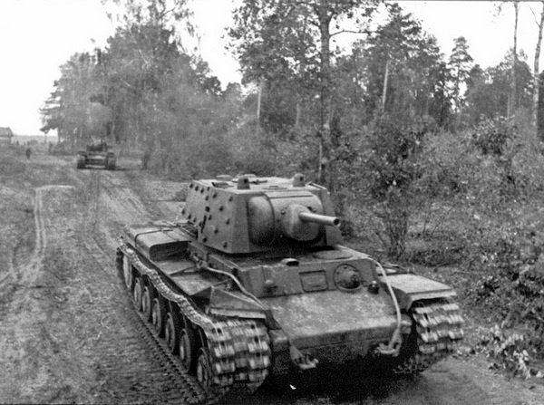Танк "КВ", СССР 1942 год. фото из ria.ru