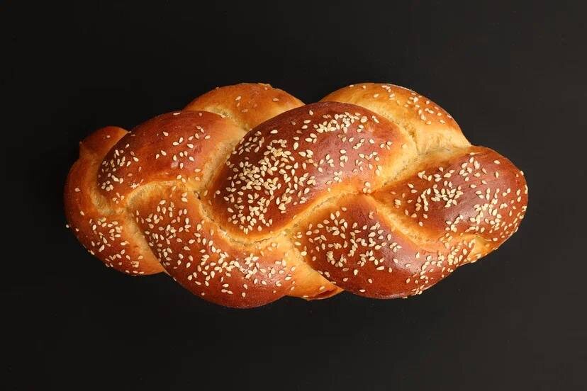 Хала с  кунжутом "Брецель"