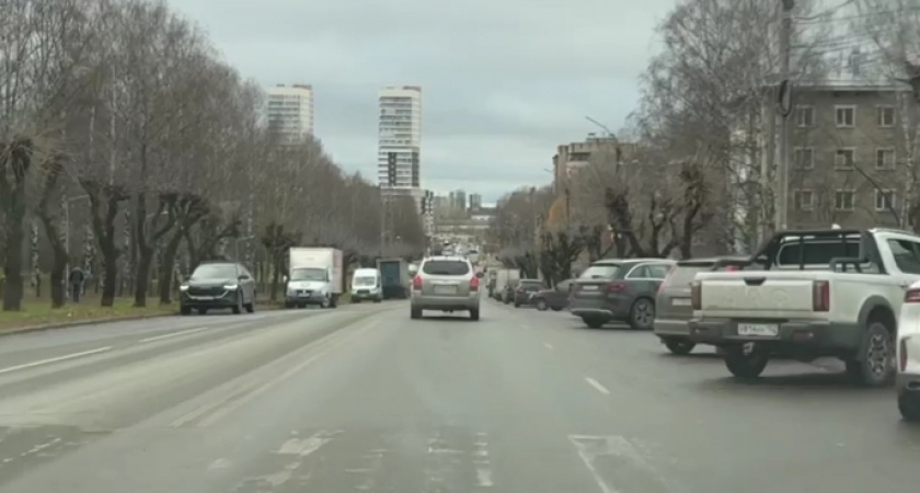    В Кирове на улице Калинина вводится запрет на стоянку автомобилей