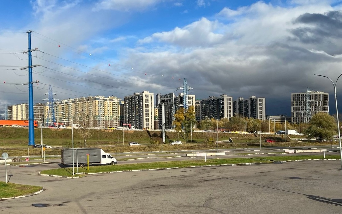 ЖК "Две столицы" и "Солнечная система". Фото автора.