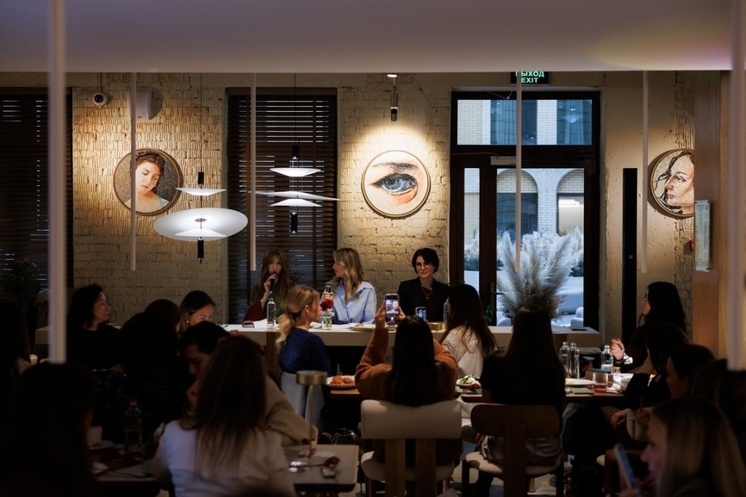    Открытый диалог о женском здоровье. В Москве обсудили путь к энергии и молодости