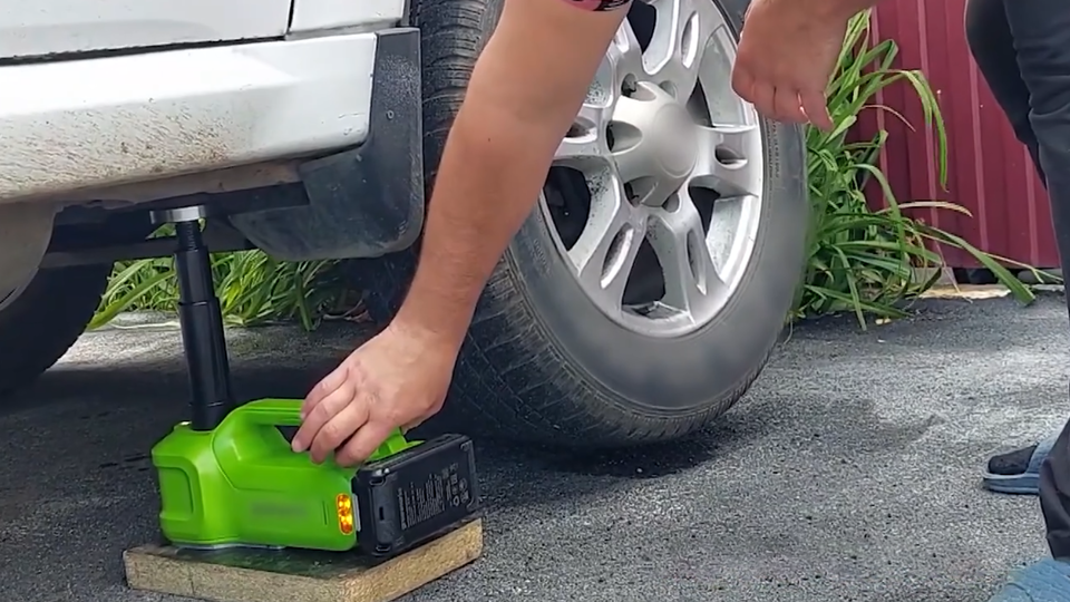 ФОТО: Кадр из программы "Самая полезная программа", РЕН ТВ