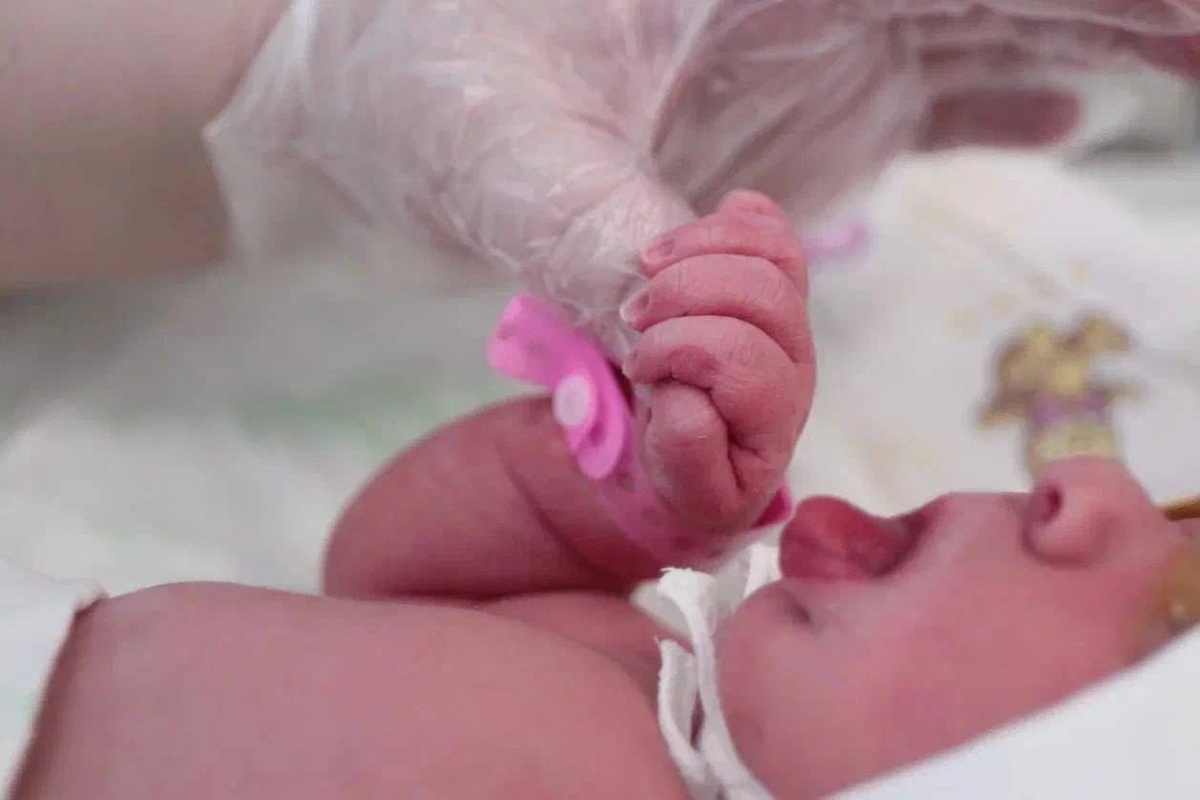    Врачи Сургута спасли жизнь 36-летней многодетной маме и ее новорожденной дочери