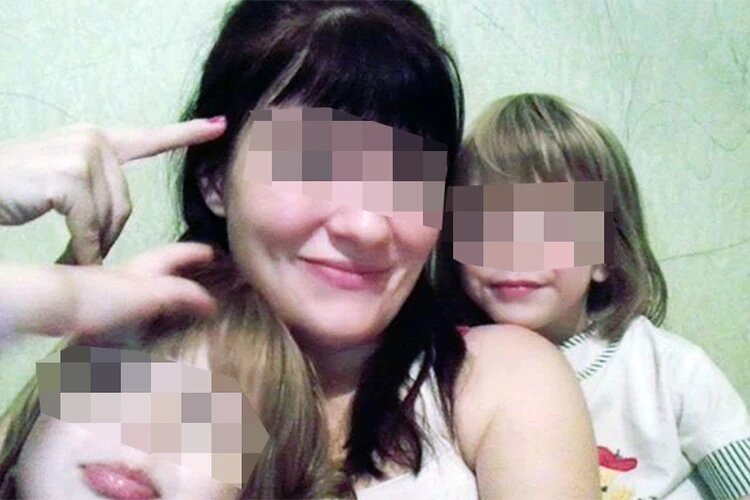 Марина и ее дочки. Фото: соцсети.