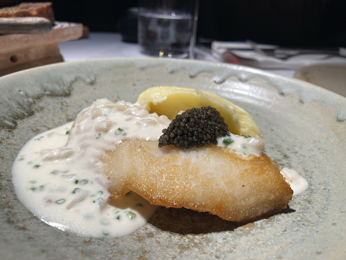 Жареный палтус с соусом из гребешка