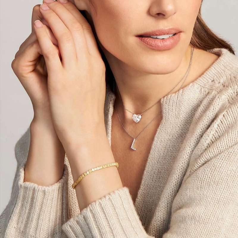 Браслет из желтого золота с желтыми бриллиантами, кулоны из белого золота с бриллиантами, все Mercury Classic