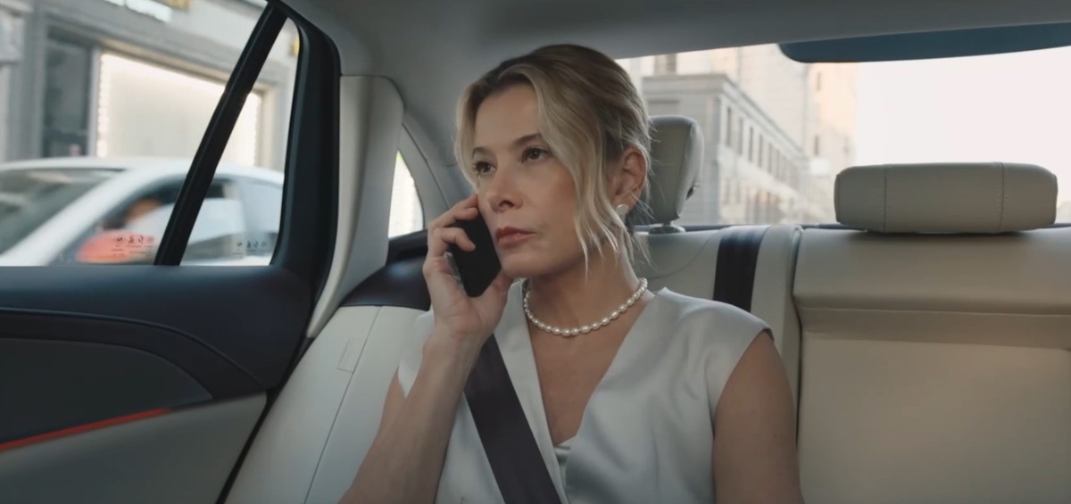 Юлия Высоцкая в роли Анны Старовой. Кадр из открытого трейлера  