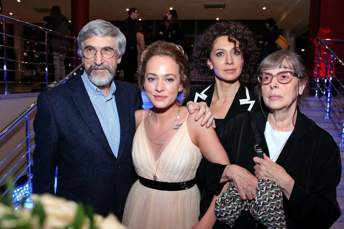 Аглая с семьей и родителями