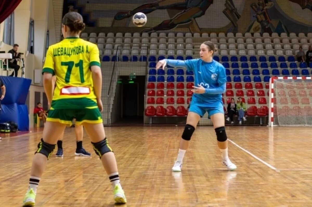    Гандболистки брянского «Сокола» одержали первые победы в сезоне
