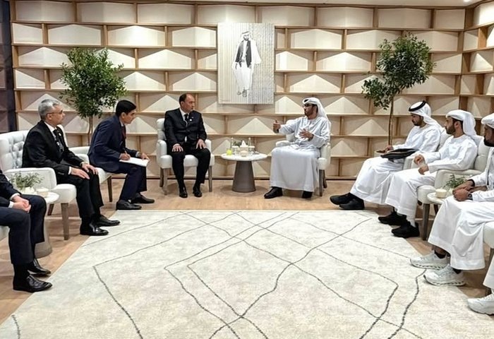Встреча Председателя Государственного концерна «Туркменнебит» Гуванча Агаджанова с Султаном Аль Джабером, 4 ноября, 2025 г., Абу-Даби, ОАЭ (Фото: Посольство Туркменистана в ОАЭ)
