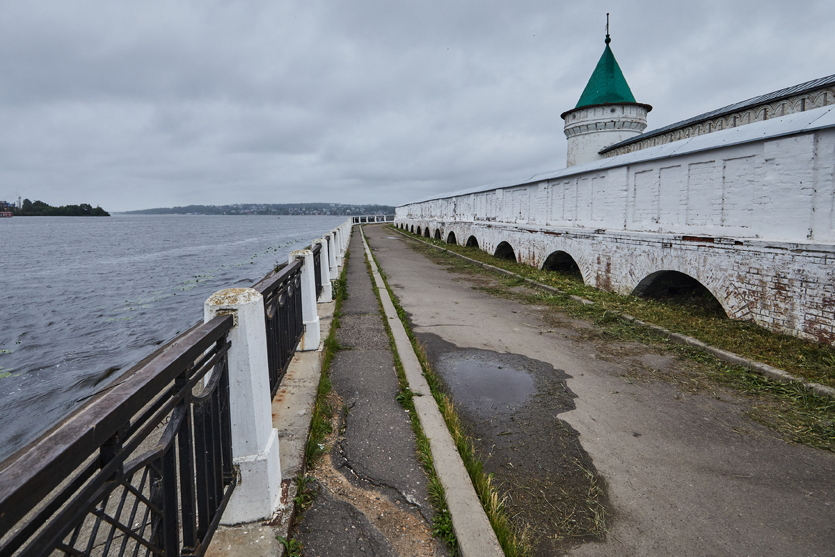 Монастырская стена. *Листайте карусель*
