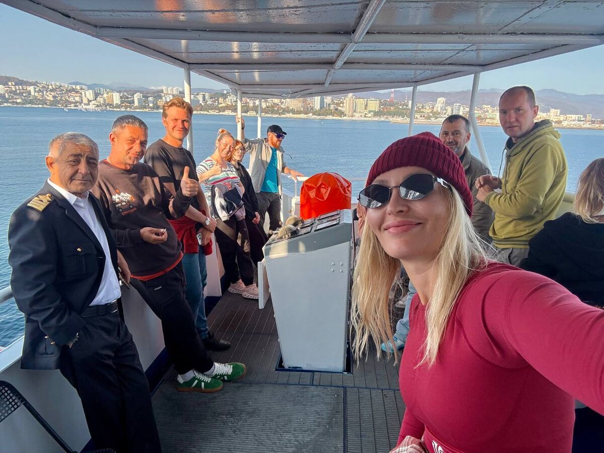     Пассажиры парома Seabridge возле берегов Сочи. / фото из личного архива