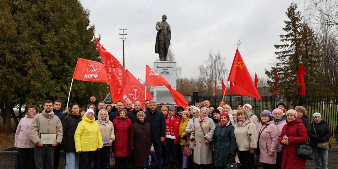 В поселке Васильево открыли обновленный памятник В.И. Ленину