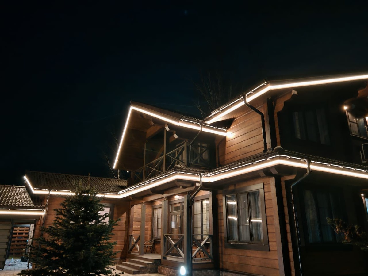 Уличное фасадное освещение фасада дома и контуров гибким световым неоном на профиле или световым ДЮРАЛАЙТОМ на профиле в Москве и Московской Области. Обращайтесь прямо сейчас!