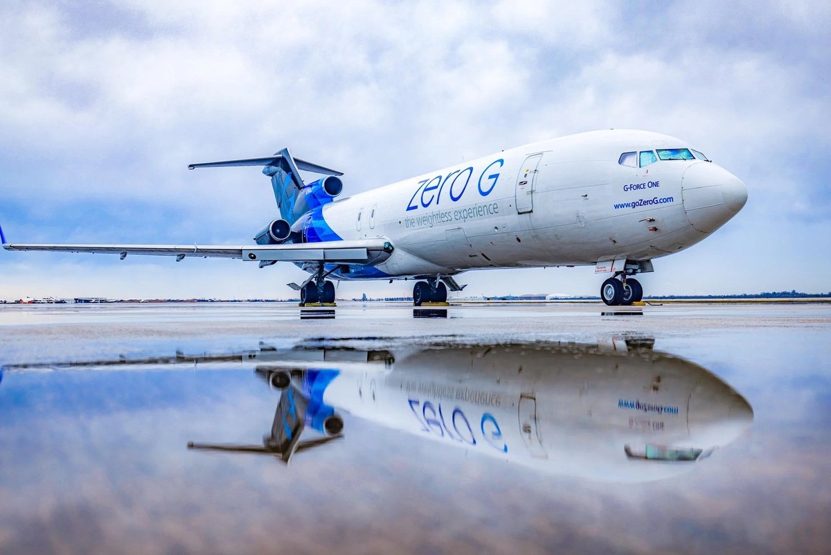    Для создания кратковременной невесомости ESA использует специально оборудованный самолет, летающий по параболе