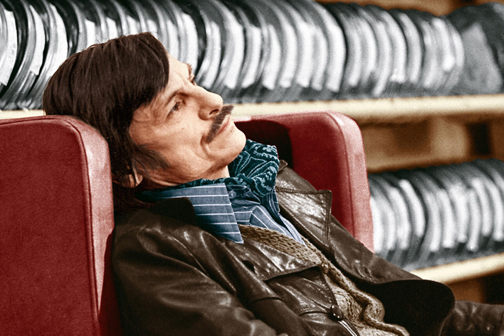 Большинство воспринимают фильмы Андрея Тарковского как нечто недружелюбное к зрителю, угрюмое и малопонятное. Но это совершенно несправедливо!