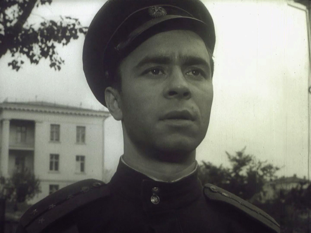 Главную роль в первом фильме Андрея Тарковского «Сегодня увольнения не будет» сыграл начинающий актёр Олег Борисов 