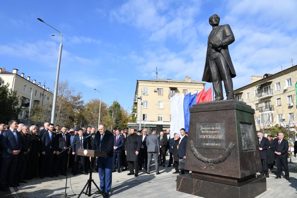 В Дагестане открыли памятник.  Фото: Фото преоставлено пресс-службой администрации Дагестана