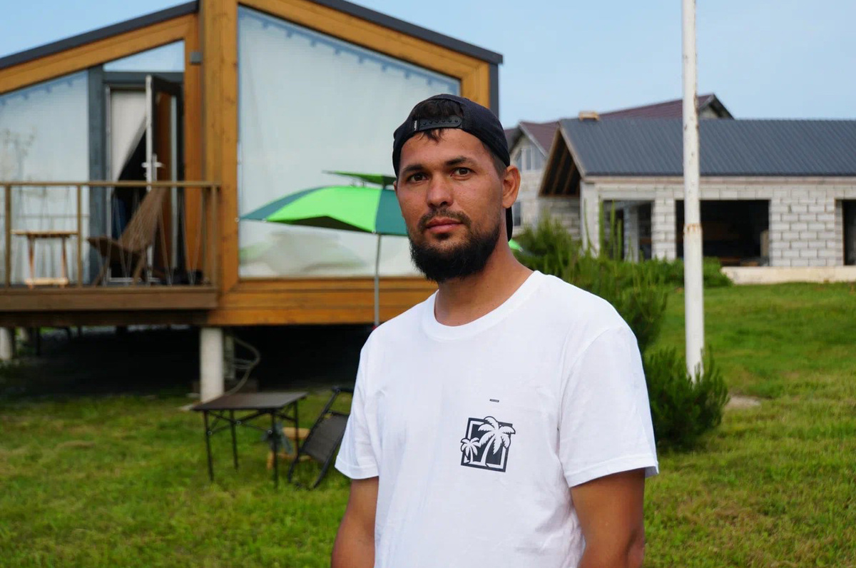 Владимир Куклин и его первый дом на первом полученном по программе «Дальневосточный гектар» участке