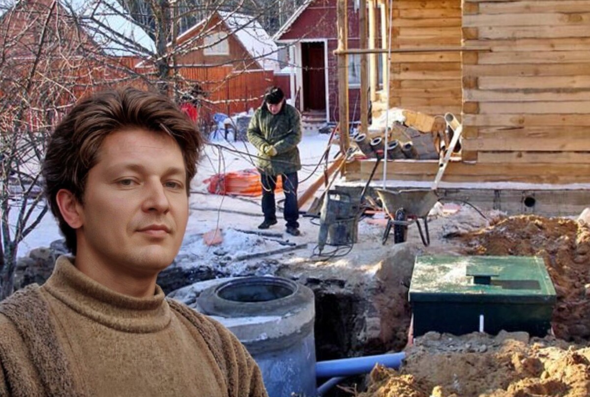 Автор данной публикации на фоне аэрационной установки с фильтрующим колодцем