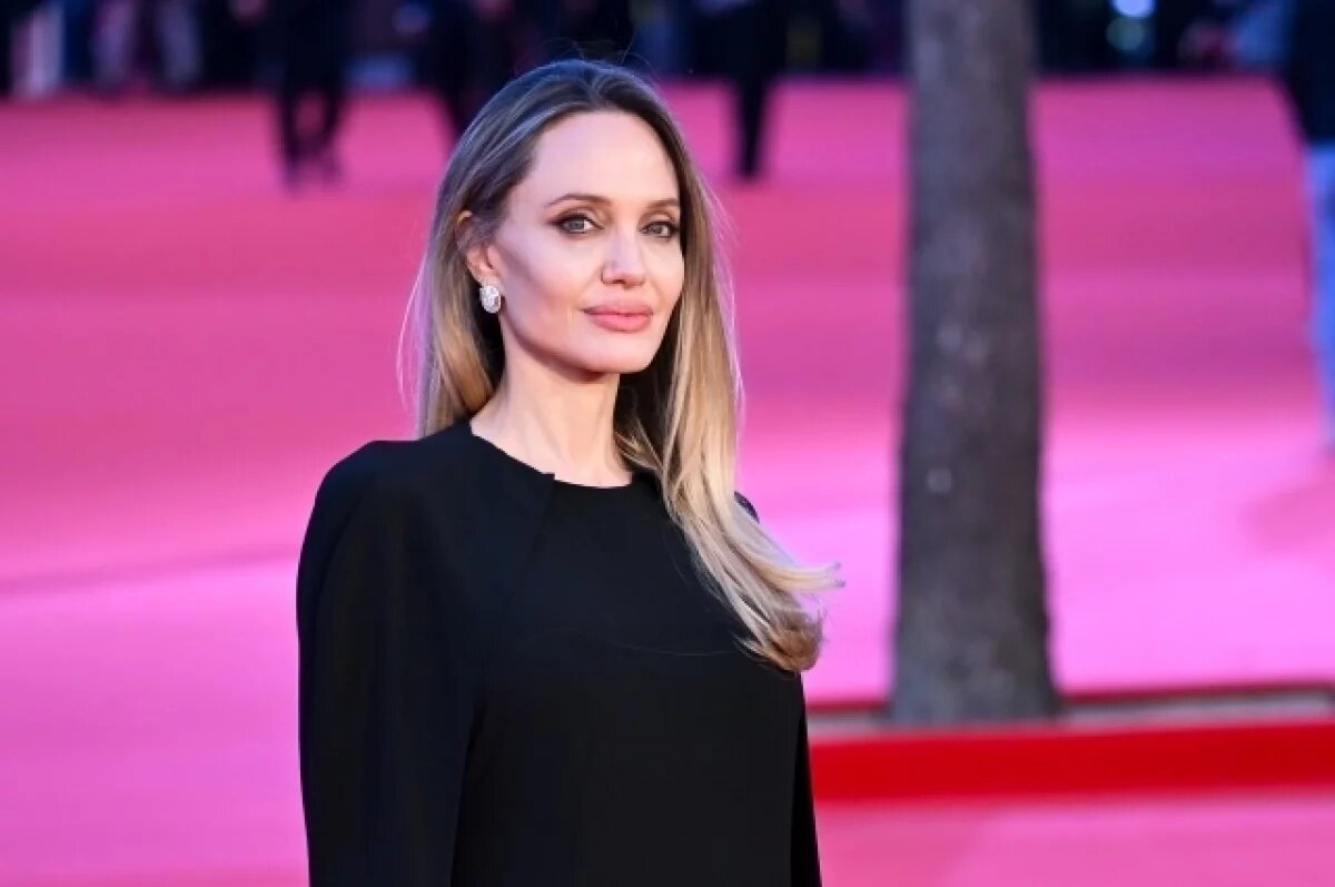    Анджелину Джоли заметили в Тернополе