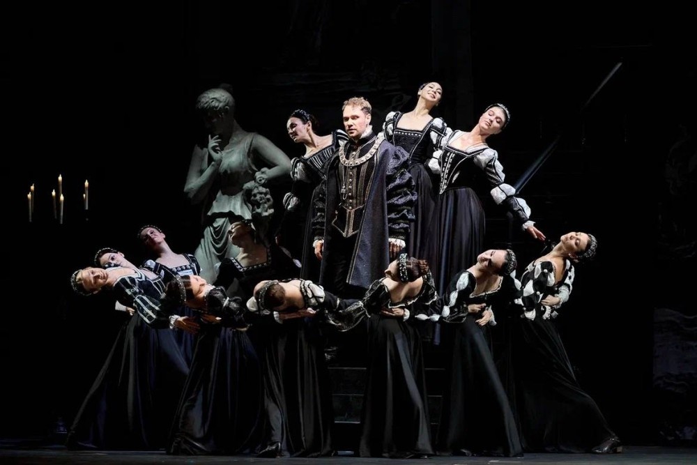    В Нижегородском театре оперы и балета состоялась премьера оперы Джузеппе Верди «Риголетто»