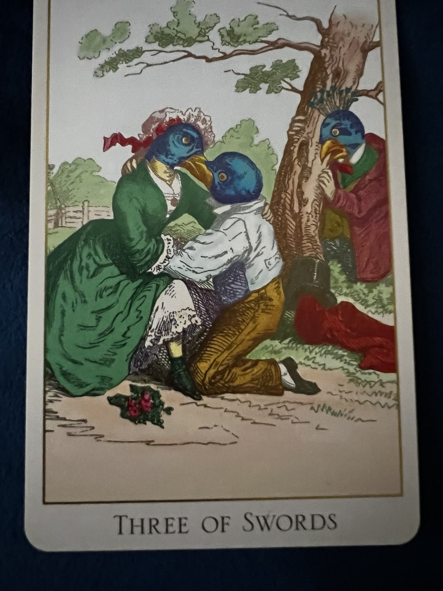 Тройка Мечей в колоде Таро "Фантастический зверинец"