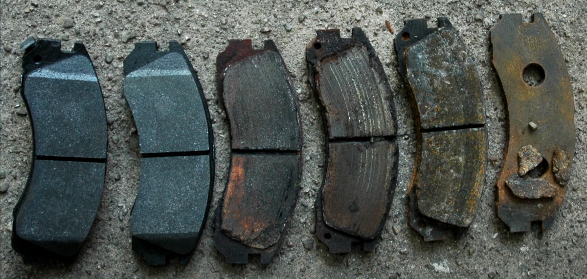 Источник фото: youtube, Motorro, Uneven Wear of Brake Pads and Discs: Causes and Solutions