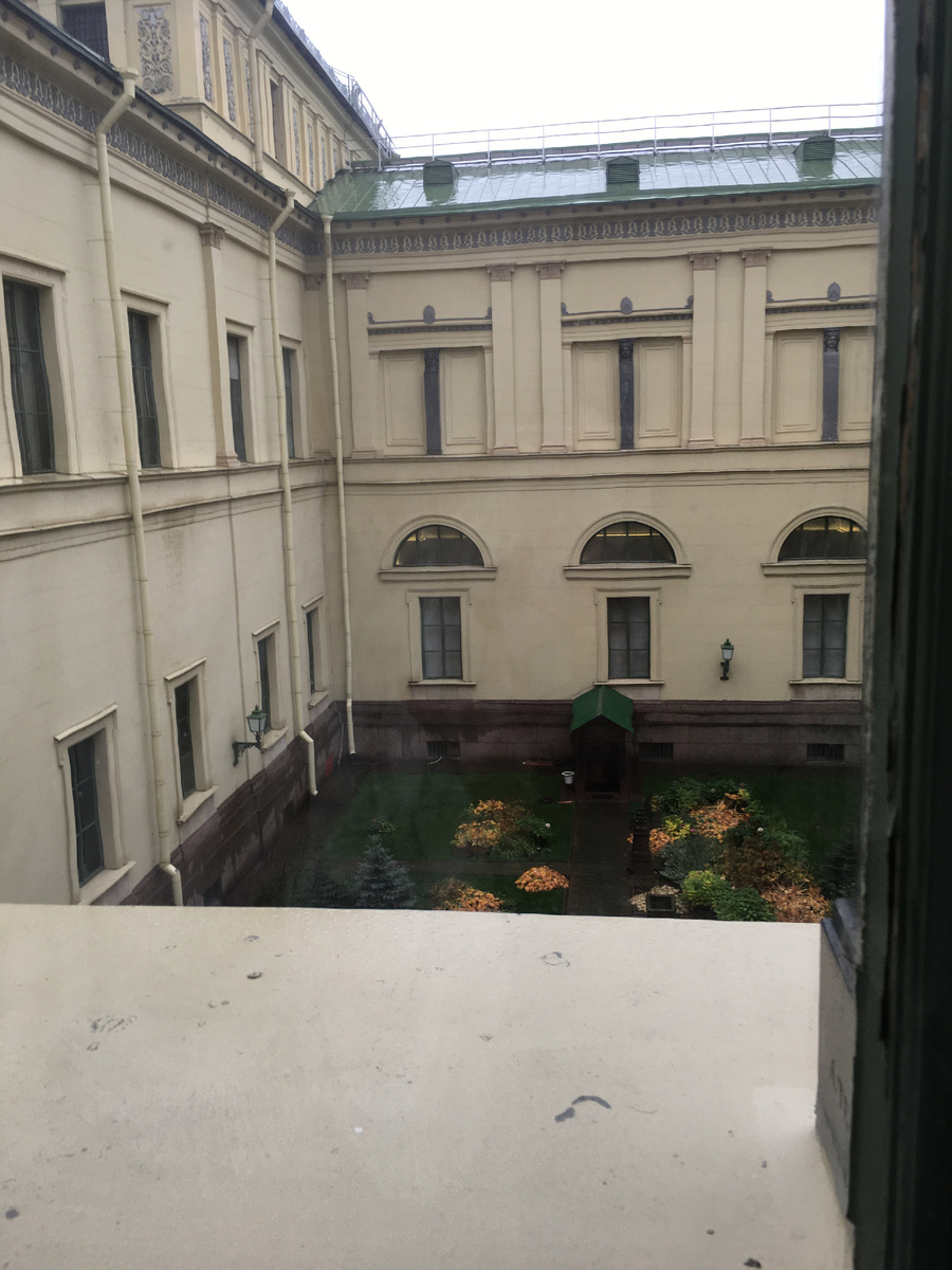 двор Нового Эрмитажа