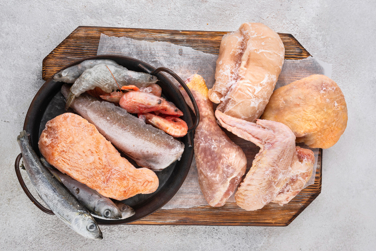 Источник изображения: freepik.com/free-photo/composition-frozen-food-table_14277890.htm