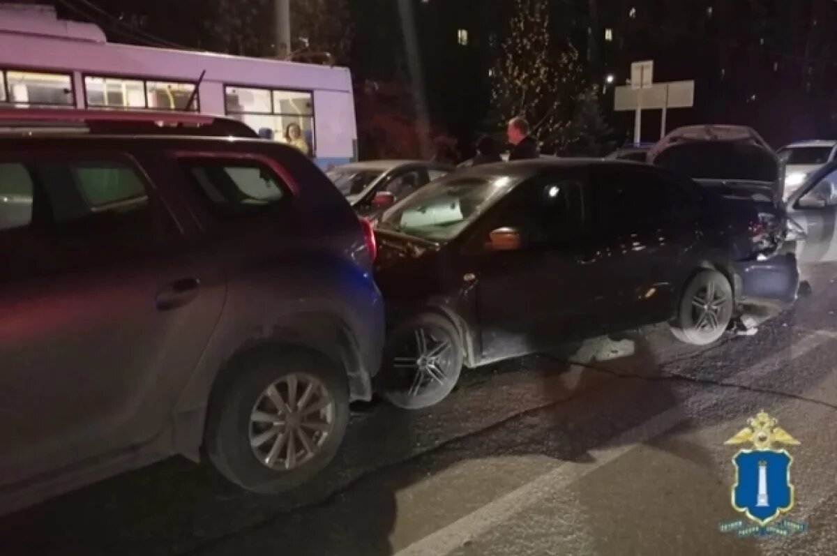    При столкновении трёх автомобилей на проспекте Туполева пострадал человек