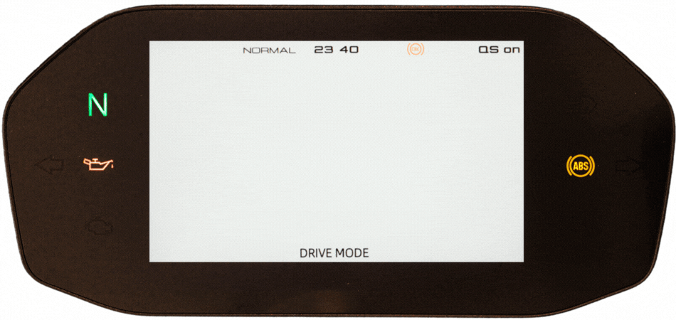 Использование «электронного газа» Ride-by-Wire позволило не только увеличить число моторных режимов до трёх, но и добиться более точной и предсказуемой реакции на команды водителя. Режим Rain предлагает мягкий, более плавный отклик, обеспечивающий плавную подачу мощности в городе и на сложных дорогах. Normal раскрывает ровную тягу и максимум возможностей двигателя во всём диапазоне оборотов. Sport обеспечивает мгновенную реакцию, делая характер мотоцикла более взрывным и азартным — для тех, кто ищет эмоции и настоящую спортивную динамику.