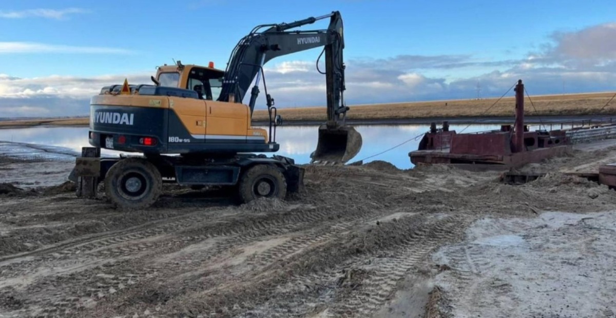    В Югре начали обустраивать зимние дороги и ледовые переправы