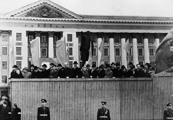 К сожалению, не знаю, какой год