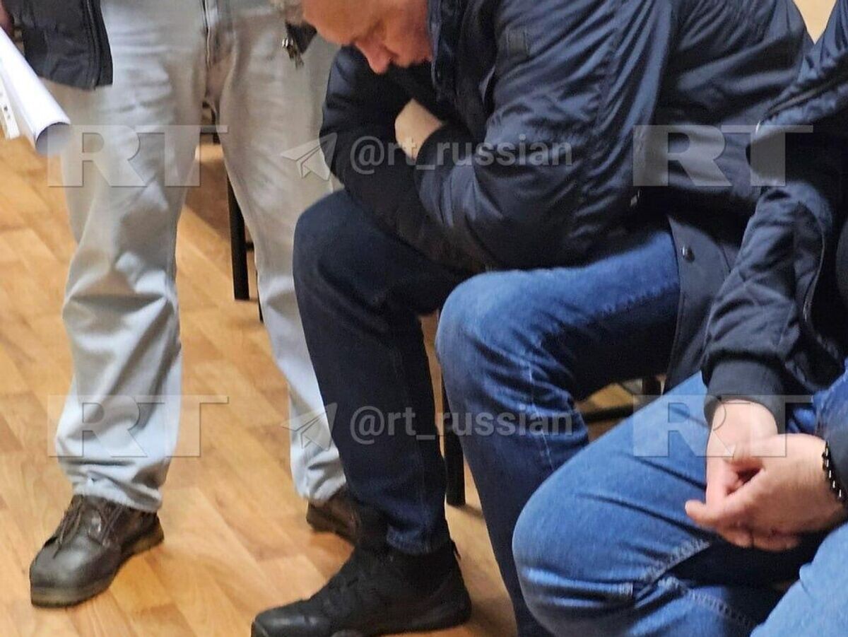  Один из подозреваемых в убийстве Романа Новака и его жены© RT на русскомTelegram