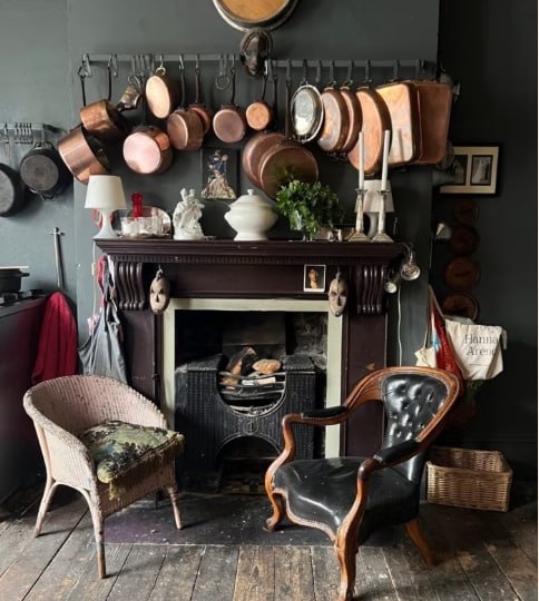 Почему нам нравится жить в старых домах, забитых старыми вещами?