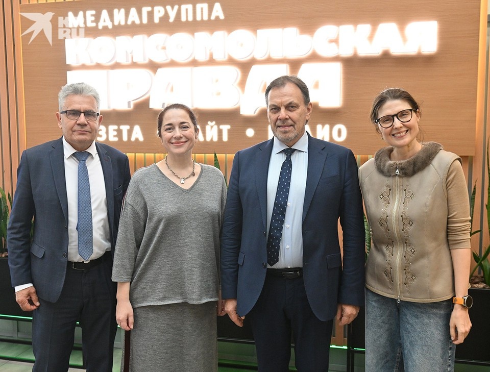    Слева-направо: академик РАН Александр Сергеев, радиожурналист Мария Баченина, доктор исторических наук, академик РАН Андрей Головнёв и главный редактор "Комсомольской правды" Олеся Носова. Евгения ГУСЕВА