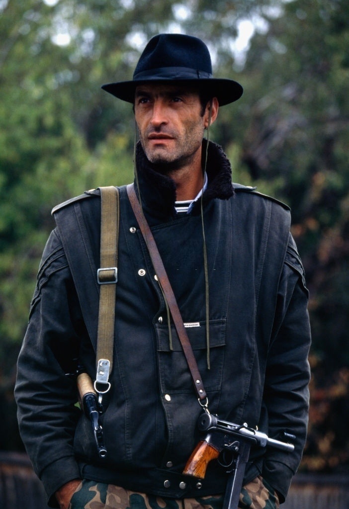 
Взгляд, полный решимости, в эпицентре исторического перелома.