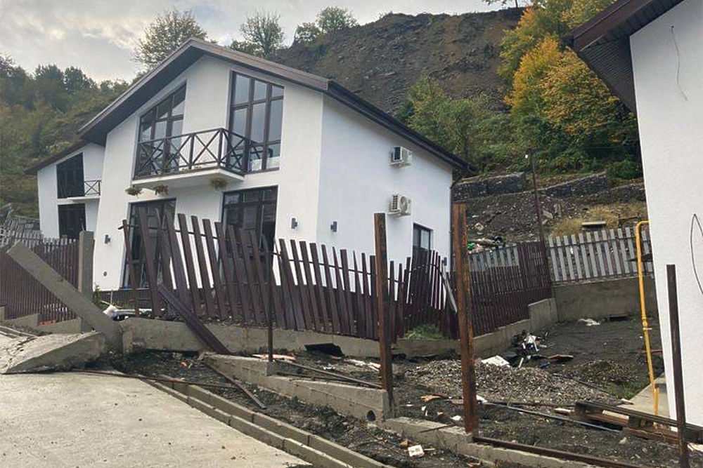 Это дом в Сочи. Наглядный пример экономии.