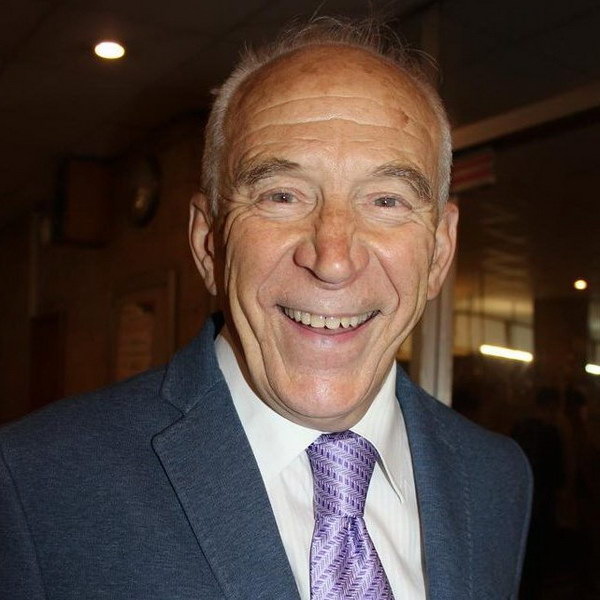     Александр Пашутин назвал ужасной идею ремейка фильма «Любовь и голуби»