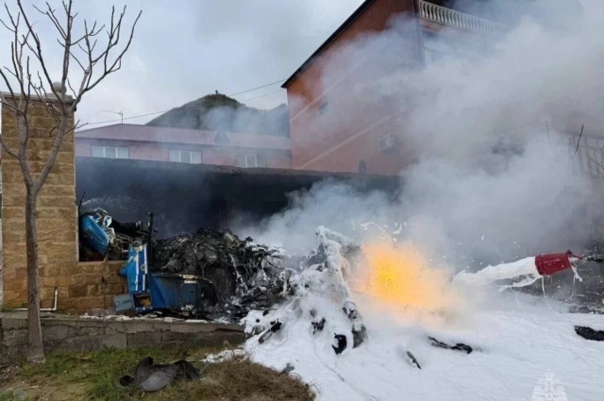    Момент падения вертолета на дом в Дагестане попал на видео