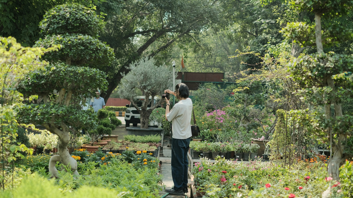 Что подарить садоводу: фотосессия в саду