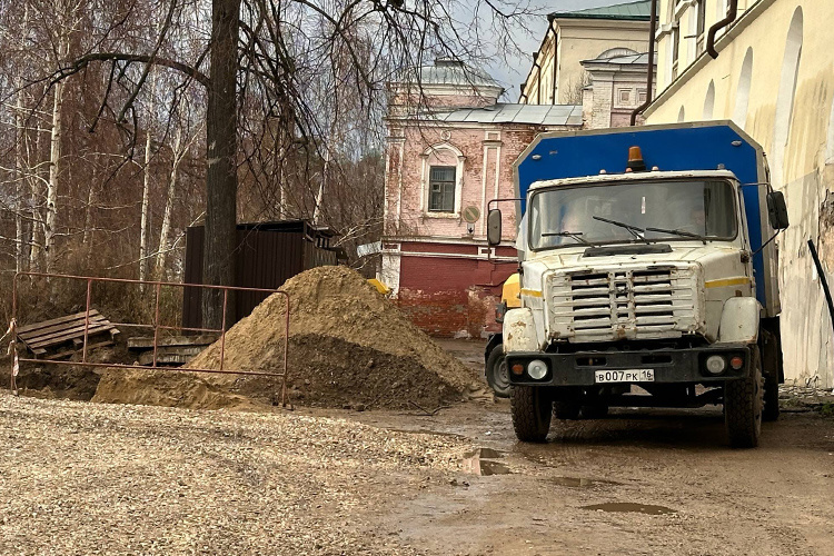    В Вахитовском районе Казани сразу на 25 улицах почти на сутки полностью отключат воду. Причина — аварийные работы на водопроводе по адресу: ул. Чернышевского, 8.   
Фото: Илья Зима