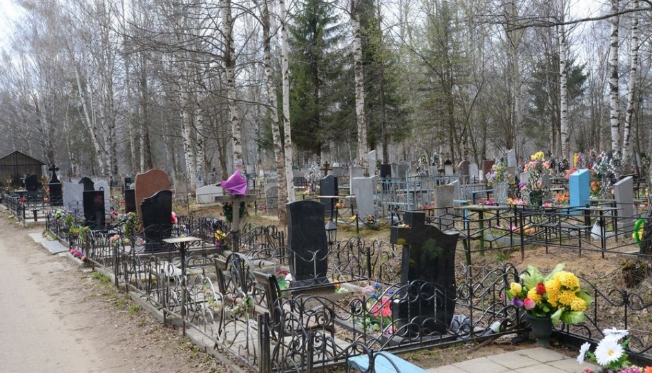 Ничего святого: в Костроме работники кладбища годами собирали поборы с родственников умерших