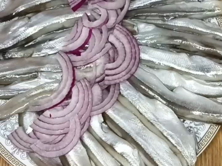 Засолила мойву по этому рецепту: магазинную больше не хочется