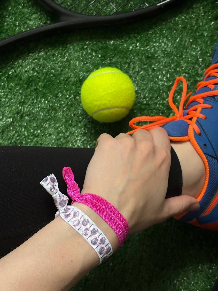 Наши резинки для волос — это не просто стильный аксессуар, а настоящий талисман для каждой теннисистки!