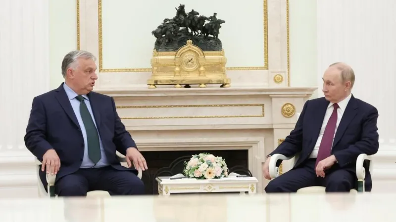 Орбан часто оказывался в разногласиях с ЕС и заслужил похвалу от президента России Владимира Путина.