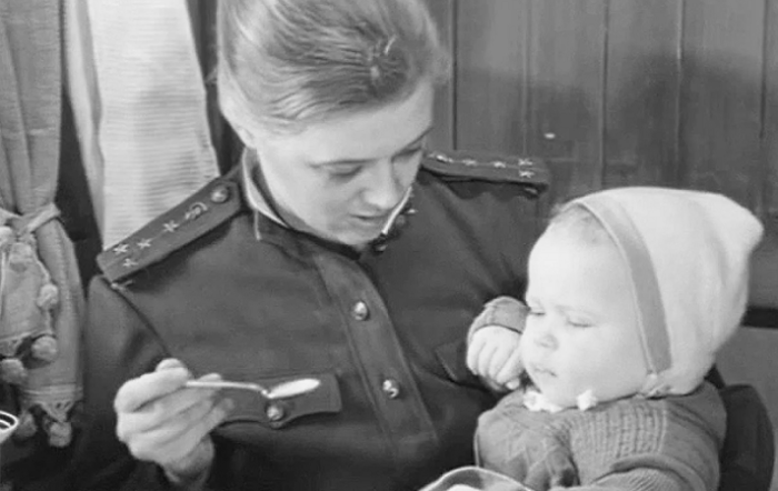 "Чудо на экране": Как младенец из «Офицеров» нашел свою маму после премьеры и кем он стал